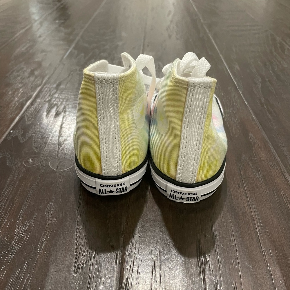 The dye Converse high tops